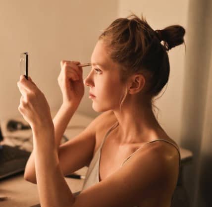 woman applying makeup