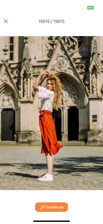 AirBrush AI Replace App Screenshot PT - woman in red skirt upload photo