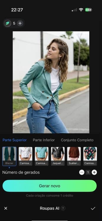 Fotor Clothes AI App Screenshot PT - woman in blue t-shirt after changing outfit