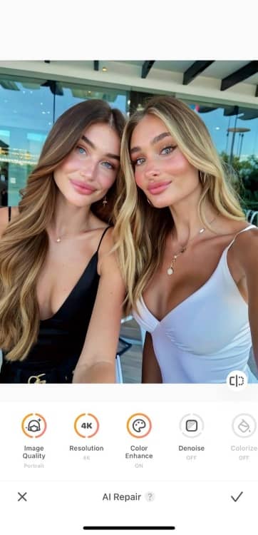 AirBrush AI Repair App Screenshot ES - selfie of two girls after