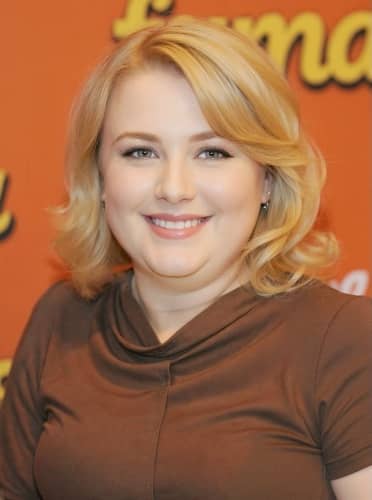 remove double chin - blond woman before