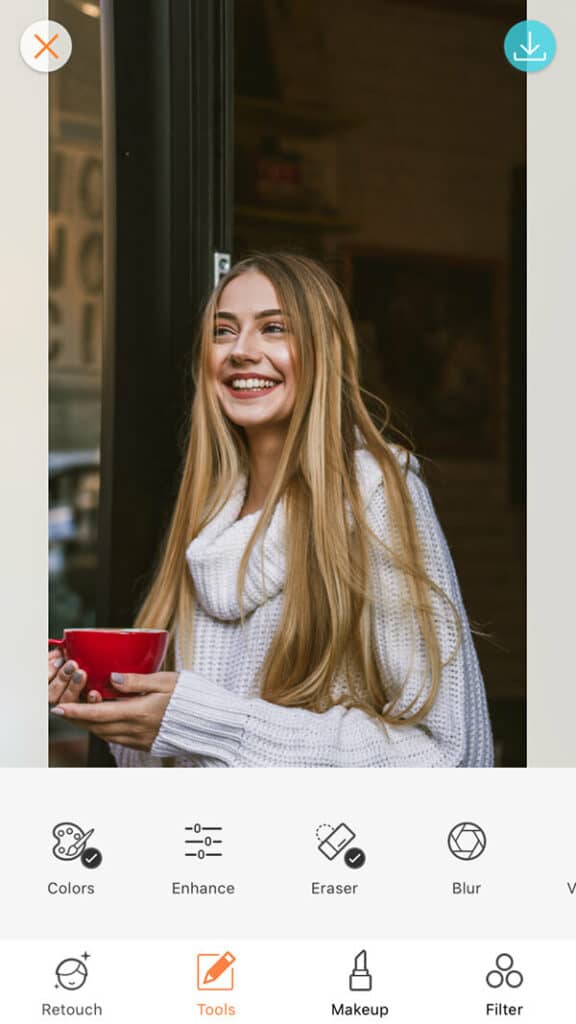 A picture of a blonde woman being edited by AirBrush 