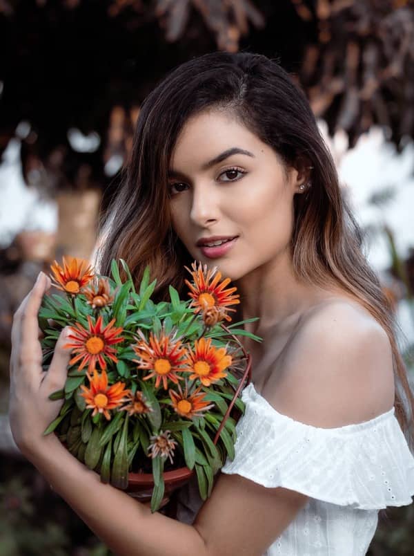 edición de foto de mujer con diferentes maquillajes de AirBrush