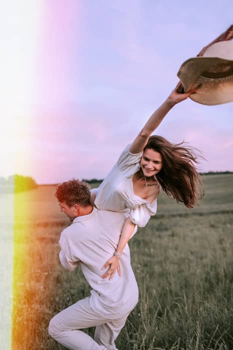 Picture of a guy holding his girlfriend in an open field with the Horizon Filter